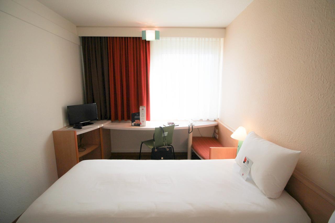 Ibis Hauptbahnhof Hotel 2*
